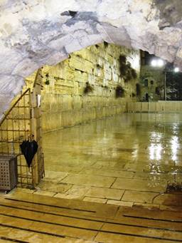 kotel rain.jpg